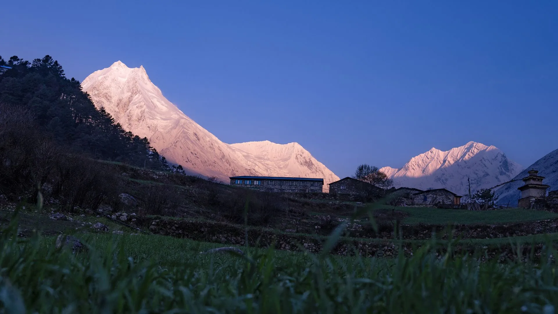 How to book manaslu circuit trek