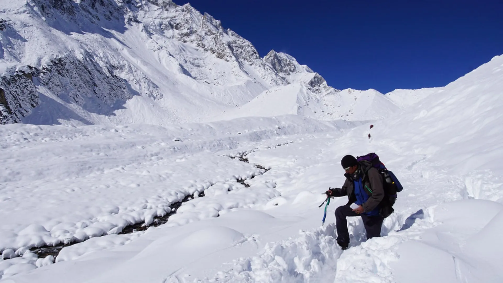 How to book manaslu circuit trek