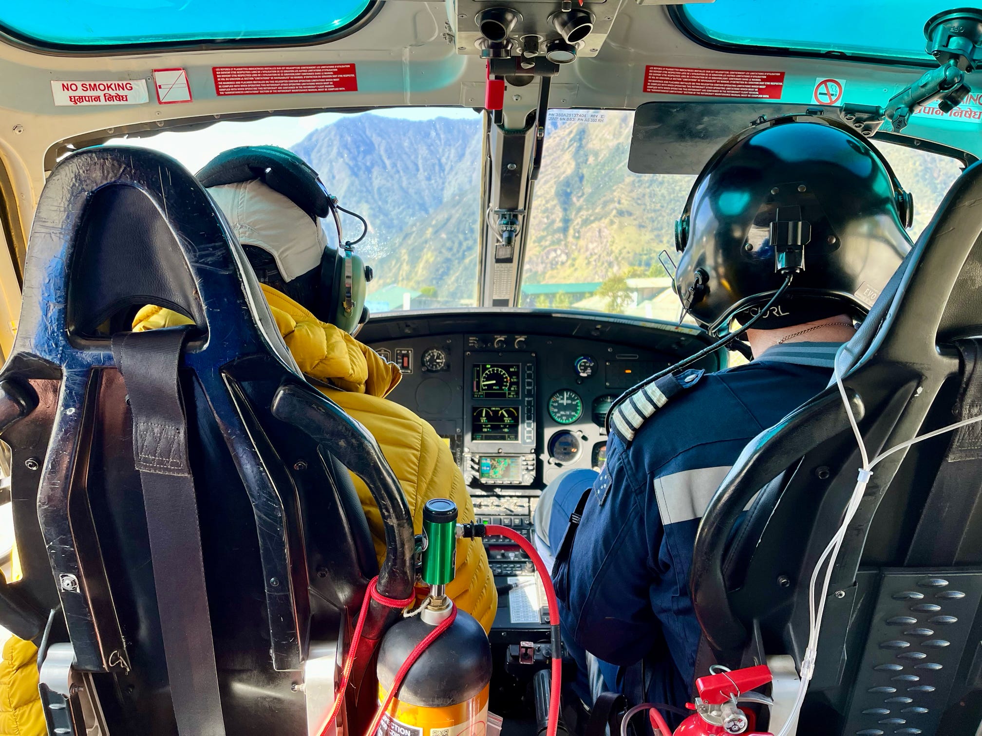 Helicopter landing during Luxury Everest Expedition-Lhasso Adventure Treks