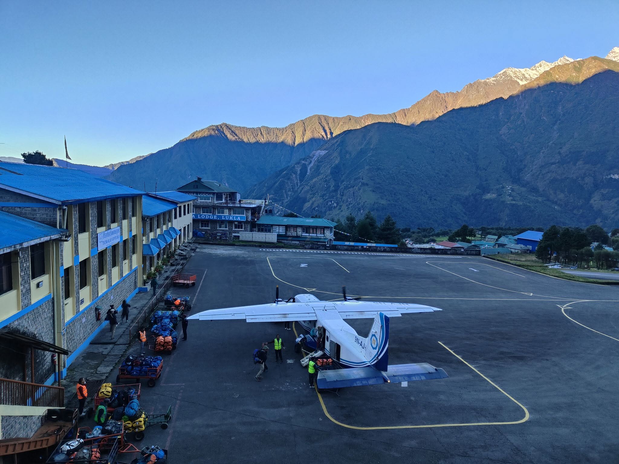 Lukla-airport-gateway-to-the-everest-on-clear-weather